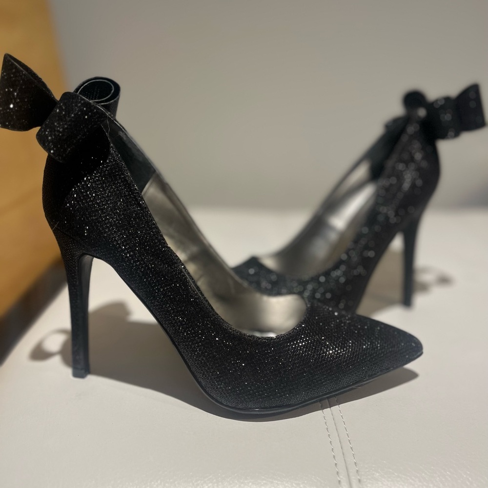 J Renee black sparkle pumps with bow detail in heel